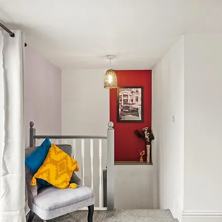 Duplex Penthouse - Private Rooftop - Sleeps 6 Bristol