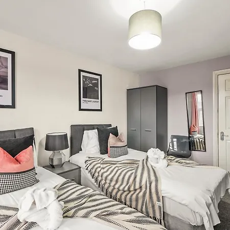 Apartment Duplex Penthouse - Private Rooftop - Sleeps 6 Bristol
