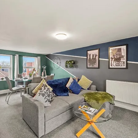 Duplex Penthouse - Private Rooftop - Sleeps 6 * Bristol