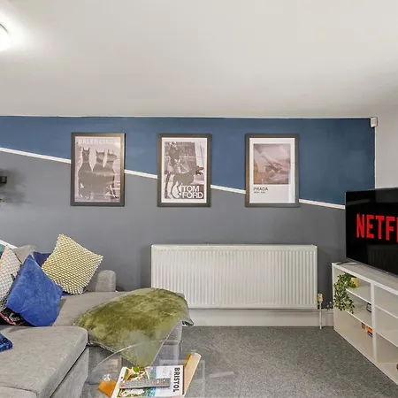 Apartment Duplex Penthouse - Private Rooftop - Sleeps 6 *