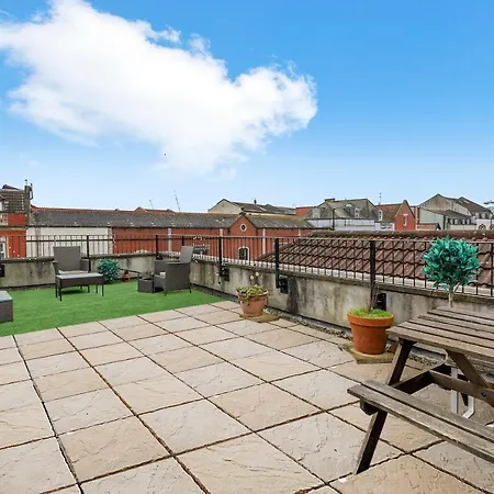 Duplex Penthouse - Private Rooftop - Sleeps 6 Apartment Bristol